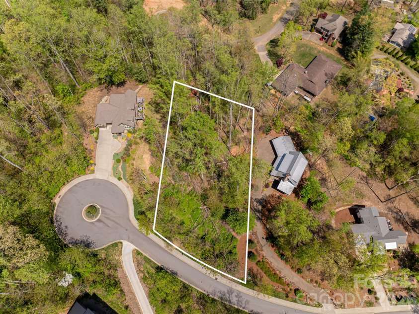 15 La Grange Drive, Asheville, NC 28805.  MLS# CAR4415540, YatesRealty ID 46891. Gently sloping homesite off a cut-de-sac