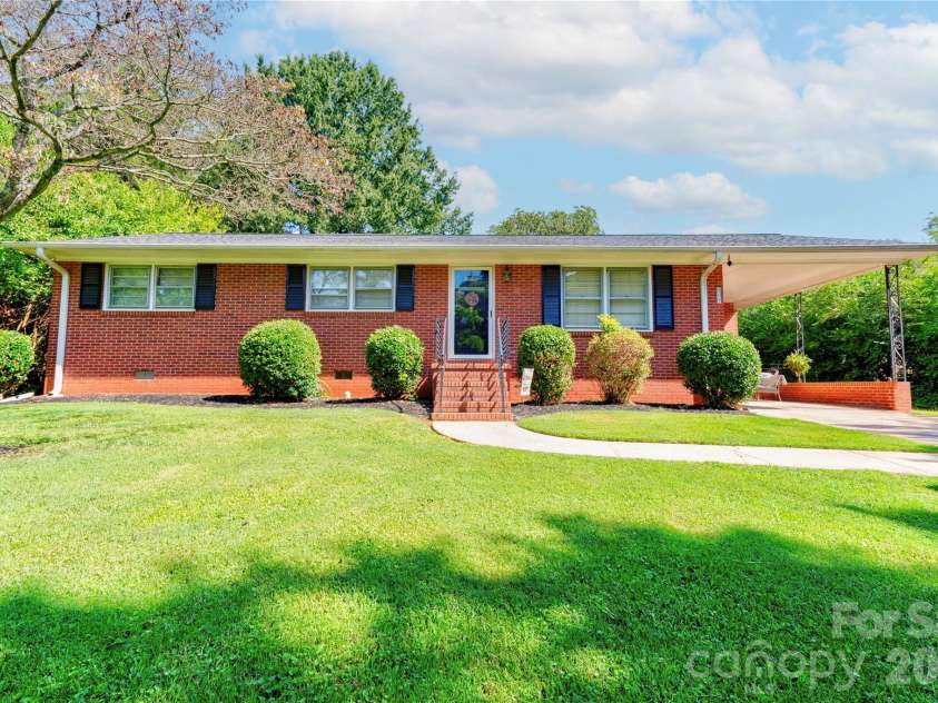 404 Pineview Drive, Kings Mountain, NC 28086.  MLS# CAR4416233, YatesRealty ID 46893. 