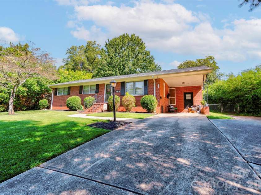 404 Pineview Drive, Kings Mountain, NC 28086.  MLS# CAR4416233, YatesRealty ID 46893. 