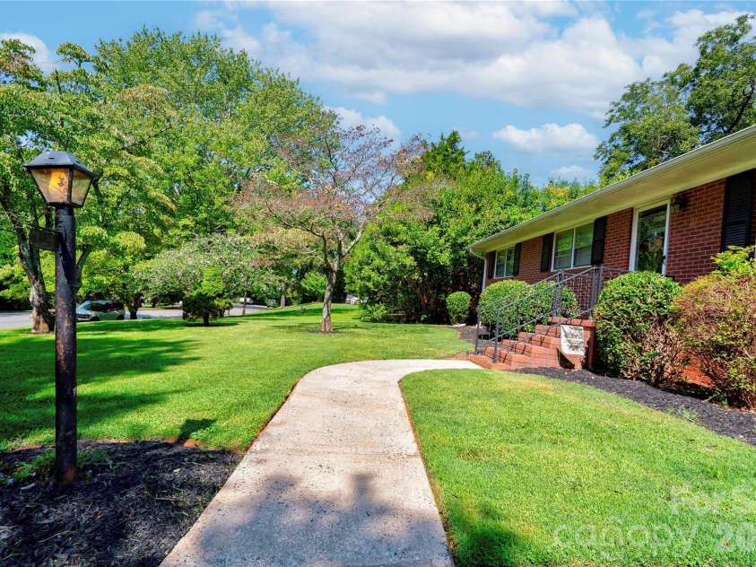 404 Pineview Drive, Kings Mountain, NC 28086.  MLS# CAR4416233, YatesRealty ID 46893. 