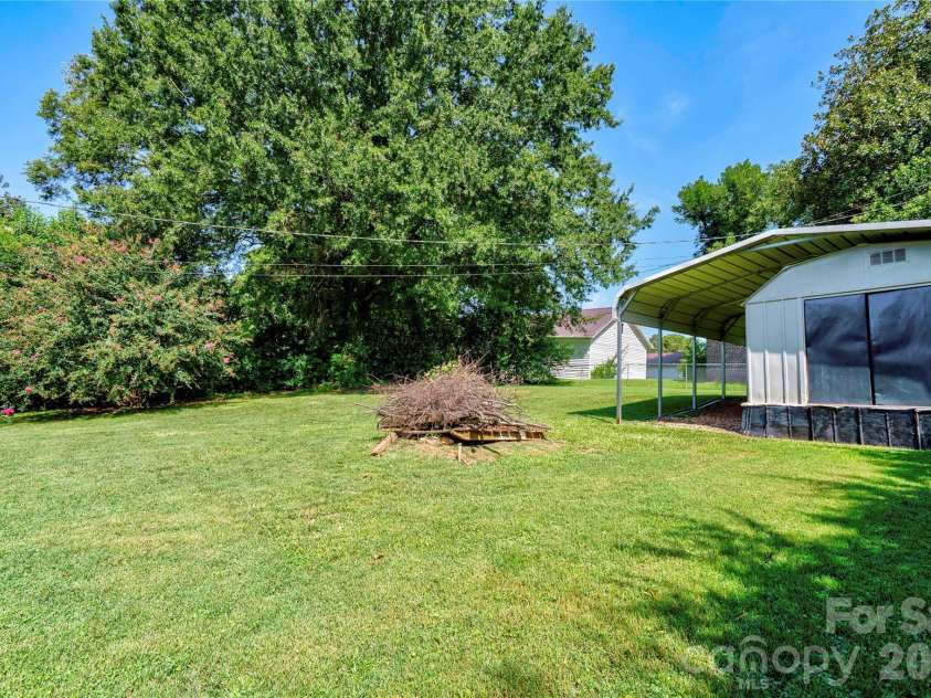 404 Pineview Drive, Kings Mountain, NC 28086.  MLS# CAR4416233, YatesRealty ID 46893. 