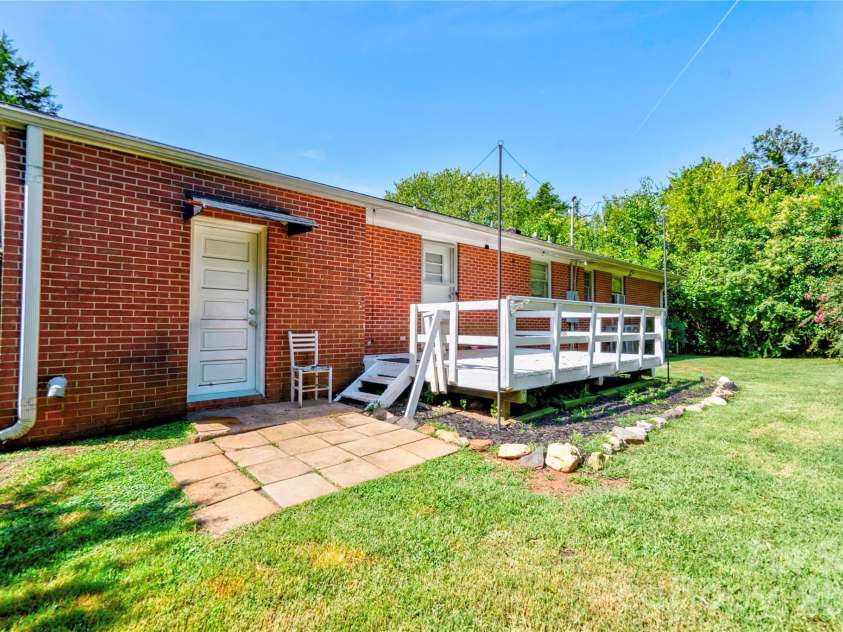 404 Pineview Drive, Kings Mountain, NC 28086.  MLS# CAR4416233, YatesRealty ID 46893. 