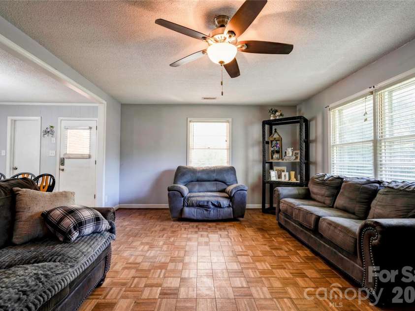 404 Pineview Drive, Kings Mountain, NC 28086.  MLS# CAR4416233, YatesRealty ID 46893. 