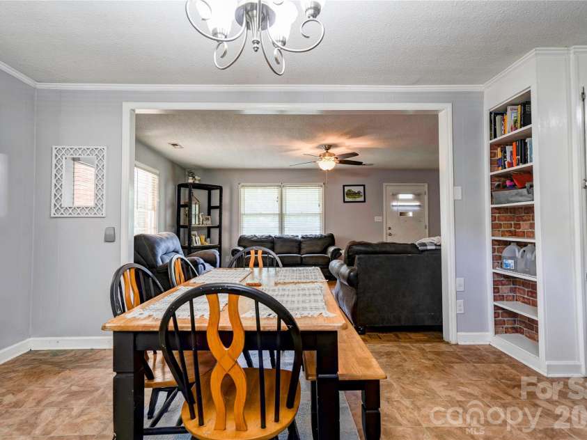 404 Pineview Drive, Kings Mountain, NC 28086.  MLS# CAR4416233, YatesRealty ID 46893. 