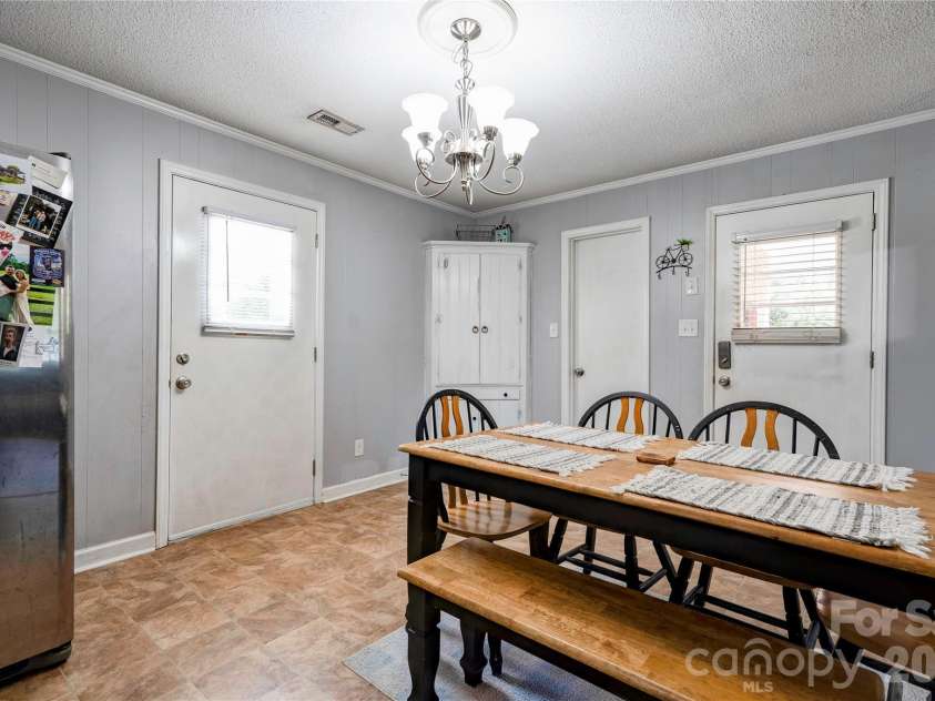 404 Pineview Drive, Kings Mountain, NC 28086.  MLS# CAR4416233, YatesRealty ID 46893. 
