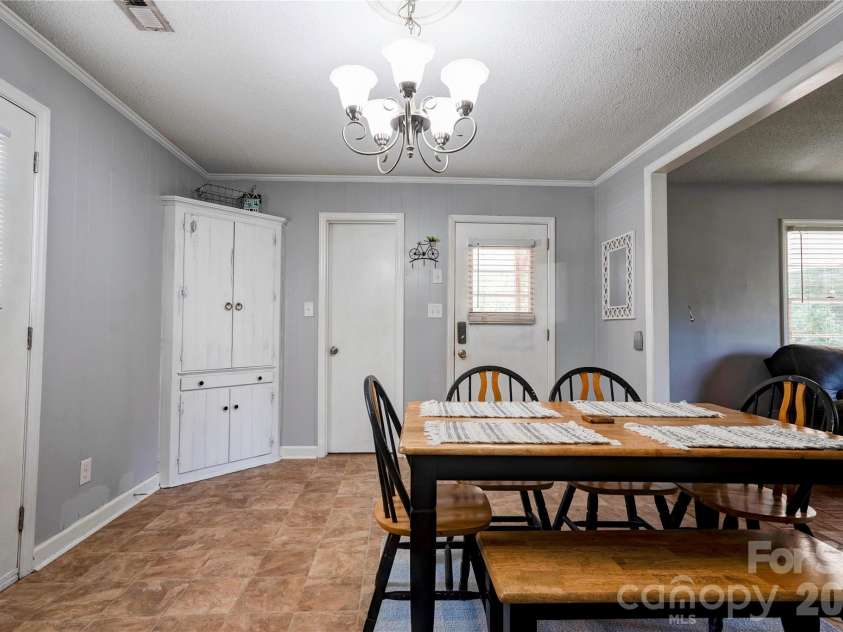 404 Pineview Drive, Kings Mountain, NC 28086.  MLS# CAR4416233, YatesRealty ID 46893. 