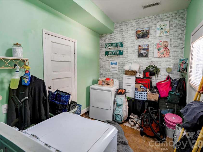 404 Pineview Drive, Kings Mountain, NC 28086.  MLS# CAR4416233, YatesRealty ID 46893. 
