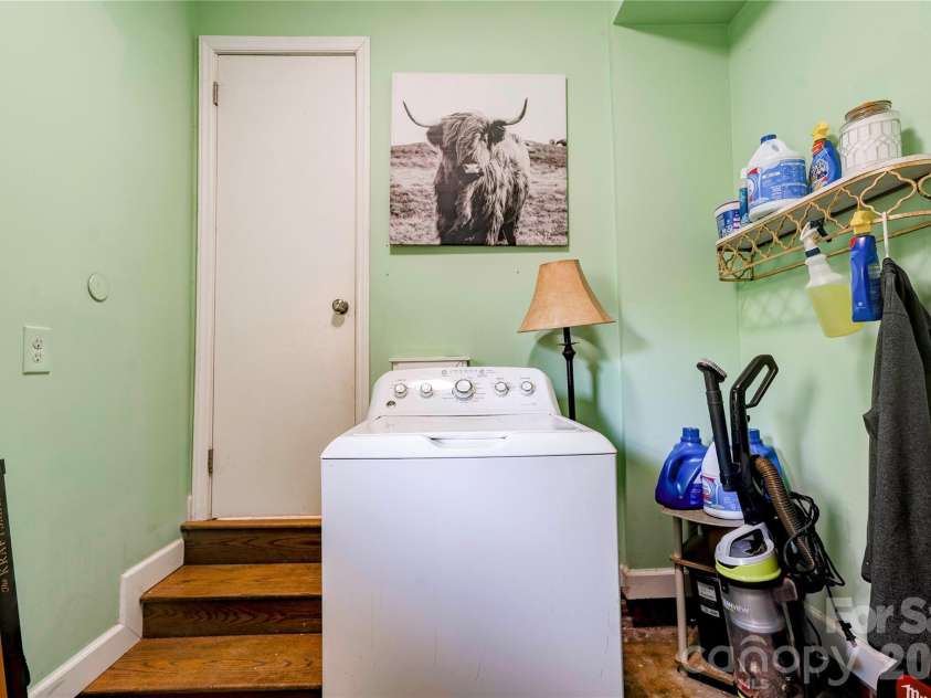 404 Pineview Drive, Kings Mountain, NC 28086.  MLS# CAR4416233, YatesRealty ID 46893. 