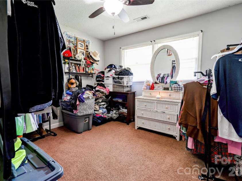 404 Pineview Drive, Kings Mountain, NC 28086.  MLS# CAR4416233, YatesRealty ID 46893. 