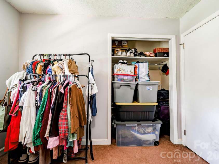404 Pineview Drive, Kings Mountain, NC 28086.  MLS# CAR4416233, YatesRealty ID 46893. 