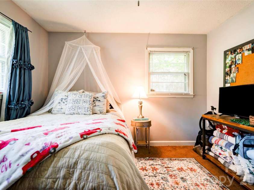 404 Pineview Drive, Kings Mountain, NC 28086.  MLS# CAR4416233, YatesRealty ID 46893. 