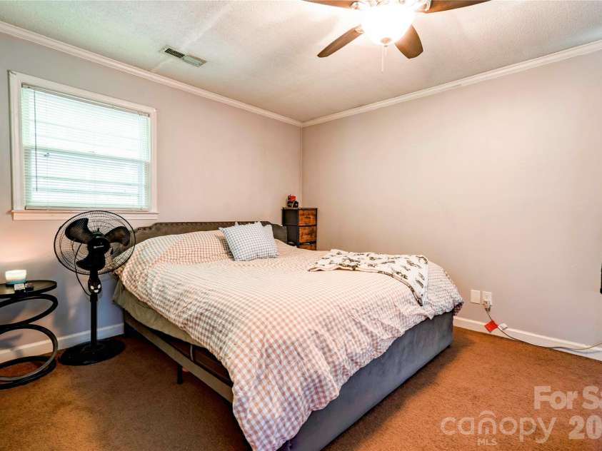 404 Pineview Drive, Kings Mountain, NC 28086.  MLS# CAR4416233, YatesRealty ID 46893. 