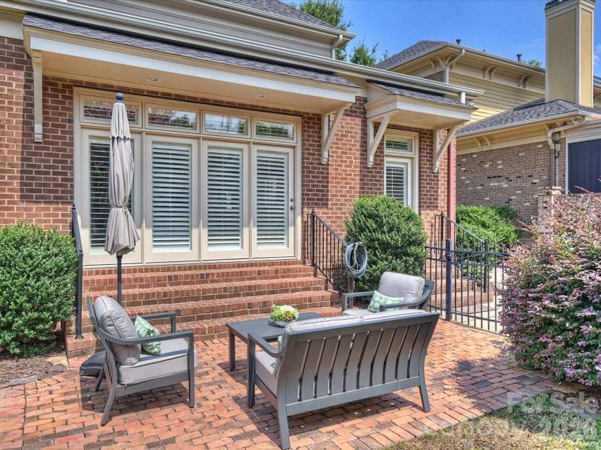 8843 Heydon Hall Circle, Charlotte, NC 28210.  MLS# CAR4416774, YatesRealty ID 46894. Back Patio