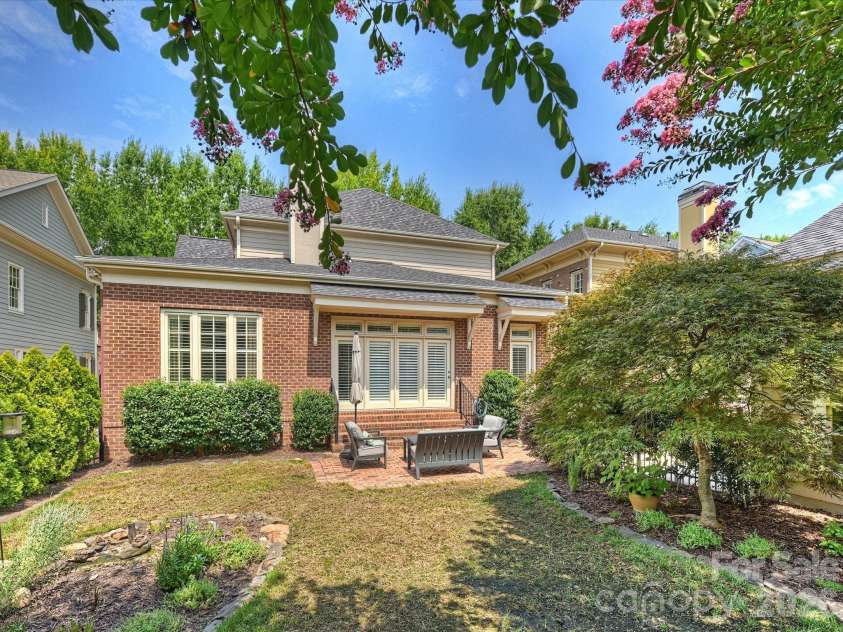 8843 Heydon Hall Circle, Charlotte, NC 28210.  MLS# CAR4416774, YatesRealty ID 46894. Backyard