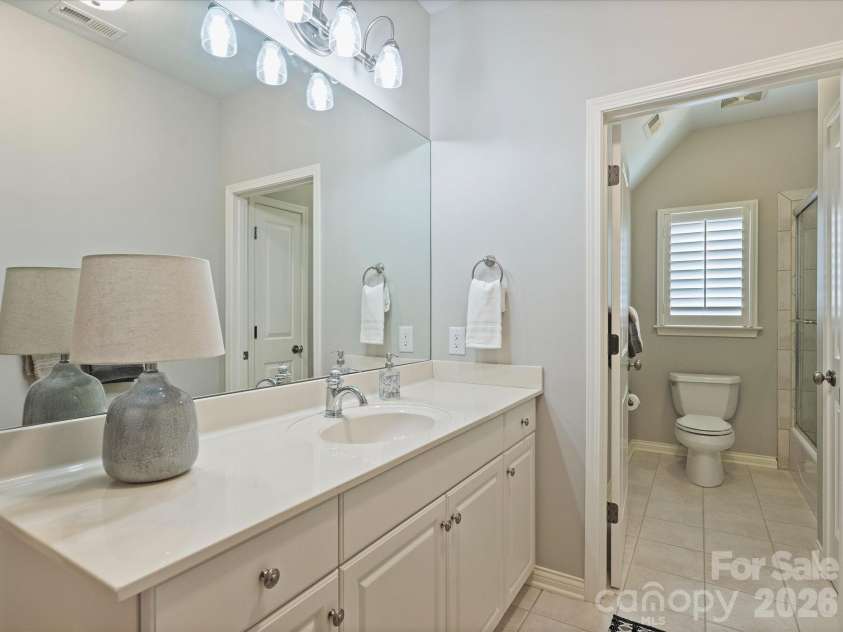8843 Heydon Hall Circle, Charlotte, NC 28210.  MLS# CAR4416774, YatesRealty ID 46894. Jack & Jill Bath 2