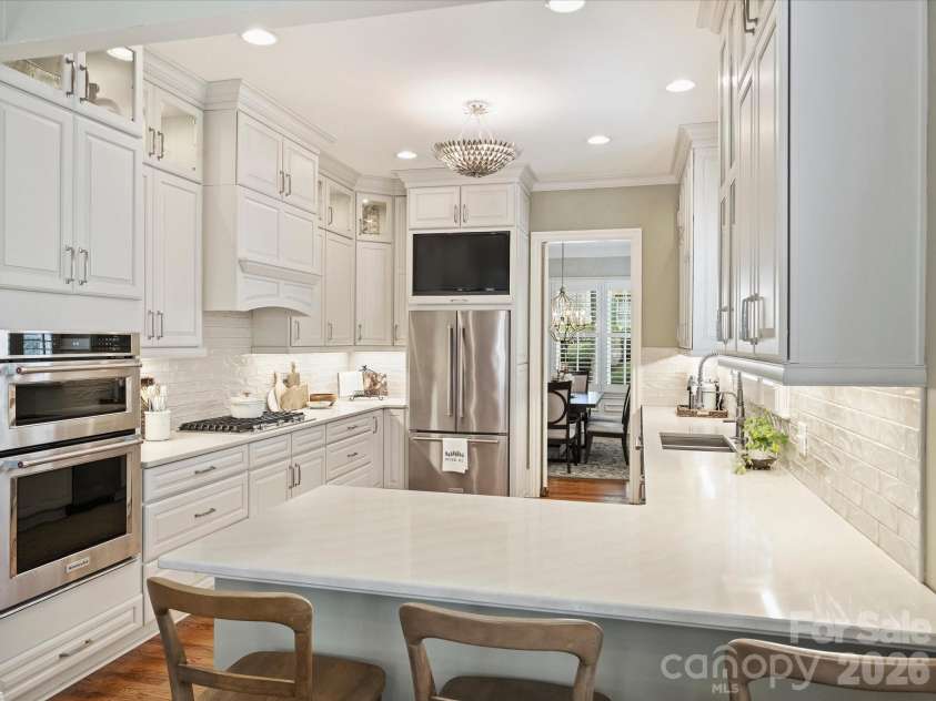 8843 Heydon Hall Circle, Charlotte, NC 28210.  MLS# CAR4416774, YatesRealty ID 46894. Kitchen