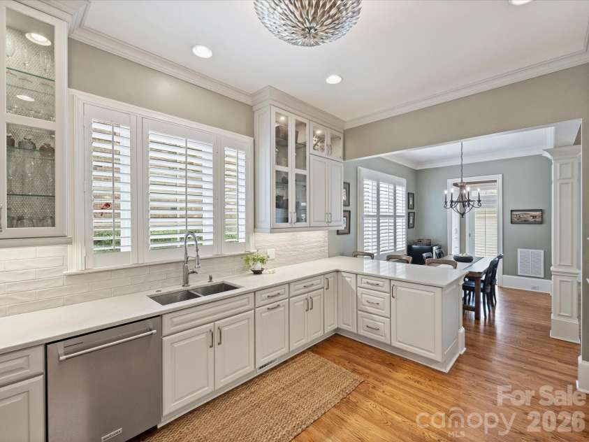 8843 Heydon Hall Circle, Charlotte, NC 28210.  MLS# CAR4416774, YatesRealty ID 46894. Kitchen