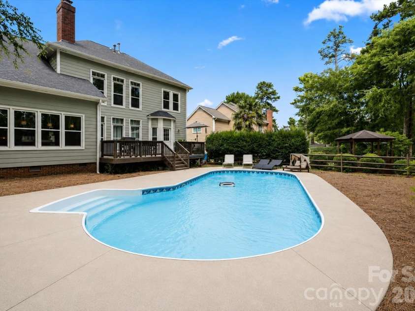 4519 Crownvista Drive, Charlotte, NC 28269.  MLS# CAR4410670, YatesRealty ID 46896. 