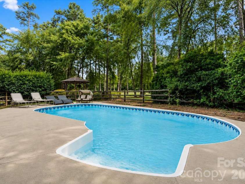 4519 Crownvista Drive, Charlotte, NC 28269.  MLS# CAR4410670, YatesRealty ID 46896. 