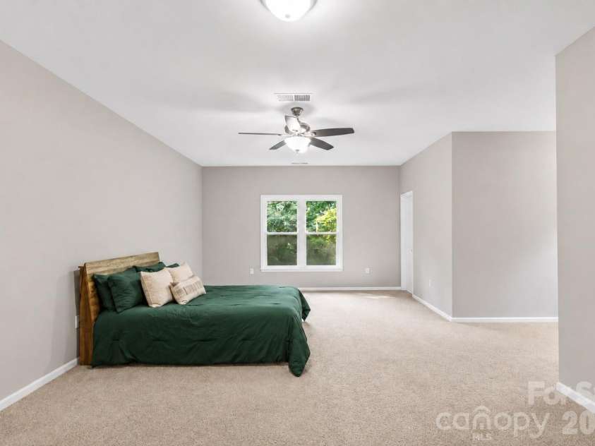 4519 Crownvista Drive, Charlotte, NC 28269.  MLS# CAR4410670, YatesRealty ID 46896. Bed/Bonus