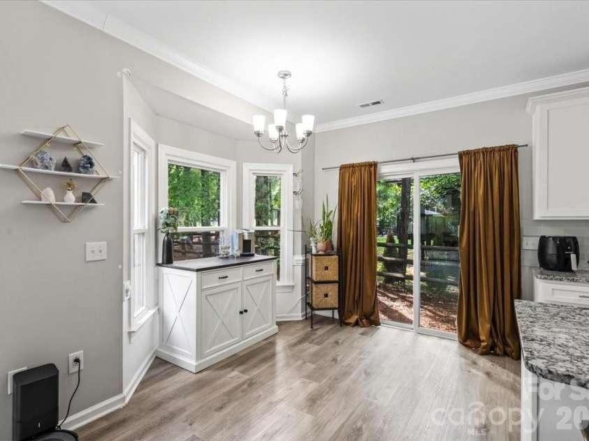 4519 Crownvista Drive, Charlotte, NC 28269.  MLS# CAR4410670, YatesRealty ID 46896. Breakfast Nook