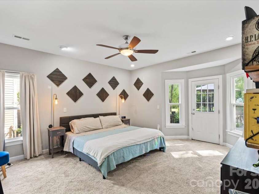 4519 Crownvista Drive, Charlotte, NC 28269.  MLS# CAR4410670, YatesRealty ID 46896. Primary Suite - Main Level
