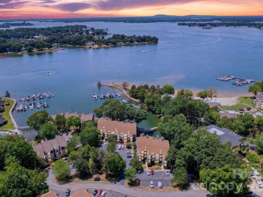 712 Southwest Drive, Davidson, NC 28036.  MLS# CAR4414014, YatesRealty ID 46897. 