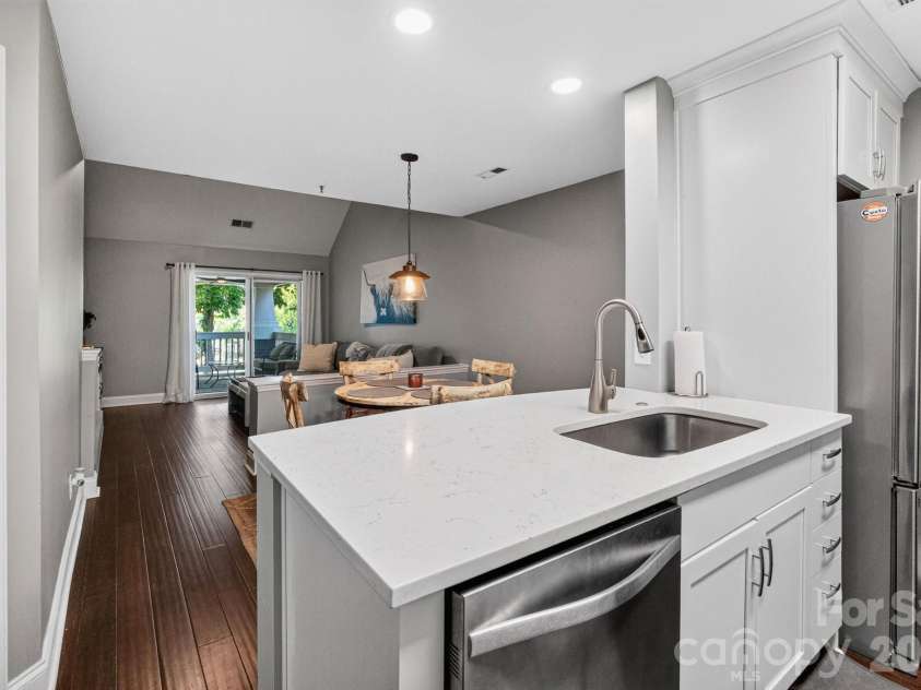 712 Southwest Drive, Davidson, NC 28036.  MLS# CAR4414014, YatesRealty ID 46897. 