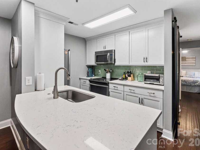 712 Southwest Drive, Davidson, NC 28036.  MLS# CAR4414014, YatesRealty ID 46897. 