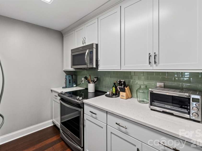 712 Southwest Drive, Davidson, NC 28036.  MLS# CAR4414014, YatesRealty ID 46897. 