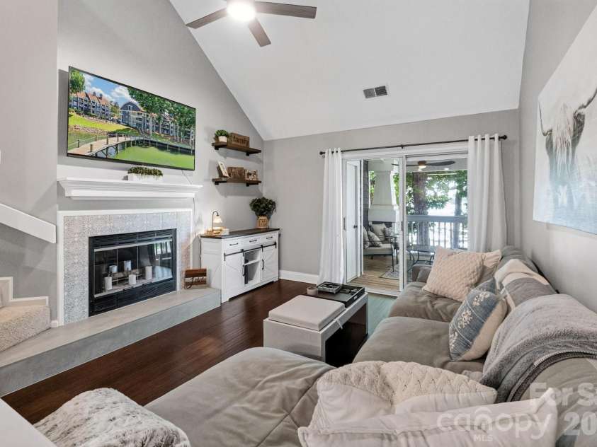 712 Southwest Drive, Davidson, NC 28036.  MLS# CAR4414014, YatesRealty ID 46897. 