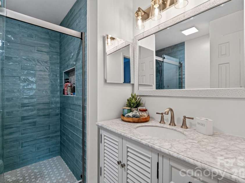 712 Southwest Drive, Davidson, NC 28036.  MLS# CAR4414014, YatesRealty ID 46897. 