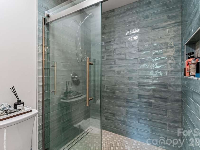 712 Southwest Drive, Davidson, NC 28036.  MLS# CAR4414014, YatesRealty ID 46897. 