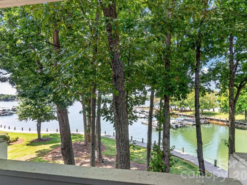 712 Southwest Drive, Davidson, NC 28036.  MLS# CAR4414014, YatesRealty ID 46897. 