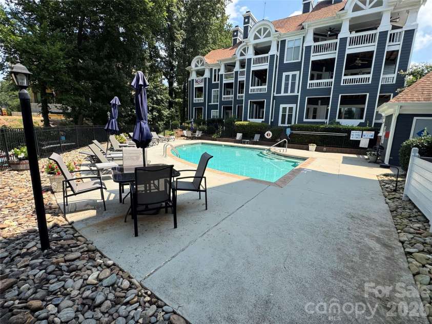 712 Southwest Drive, Davidson, NC 28036.  MLS# CAR4414014, YatesRealty ID 46897. 