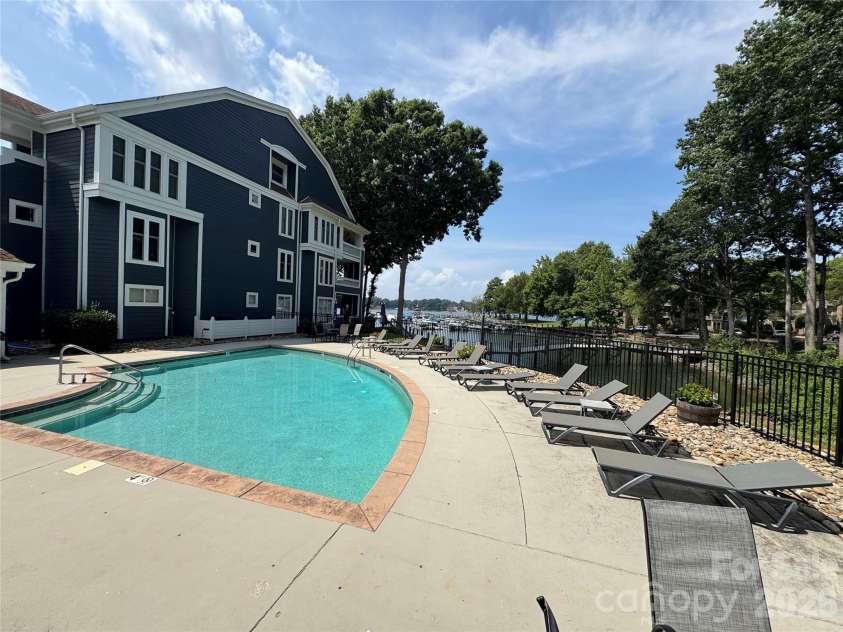 712 Southwest Drive, Davidson, NC 28036.  MLS# CAR4414014, YatesRealty ID 46897. 