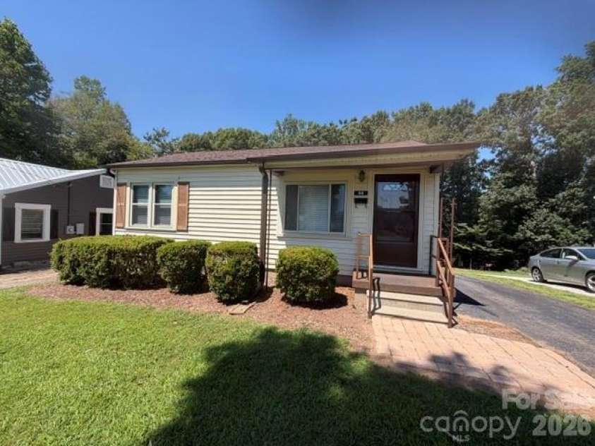 44 Ridgecrest Drive, Marion, NC 28752.  MLS# CAR4402036, YatesRealty ID 46899. 