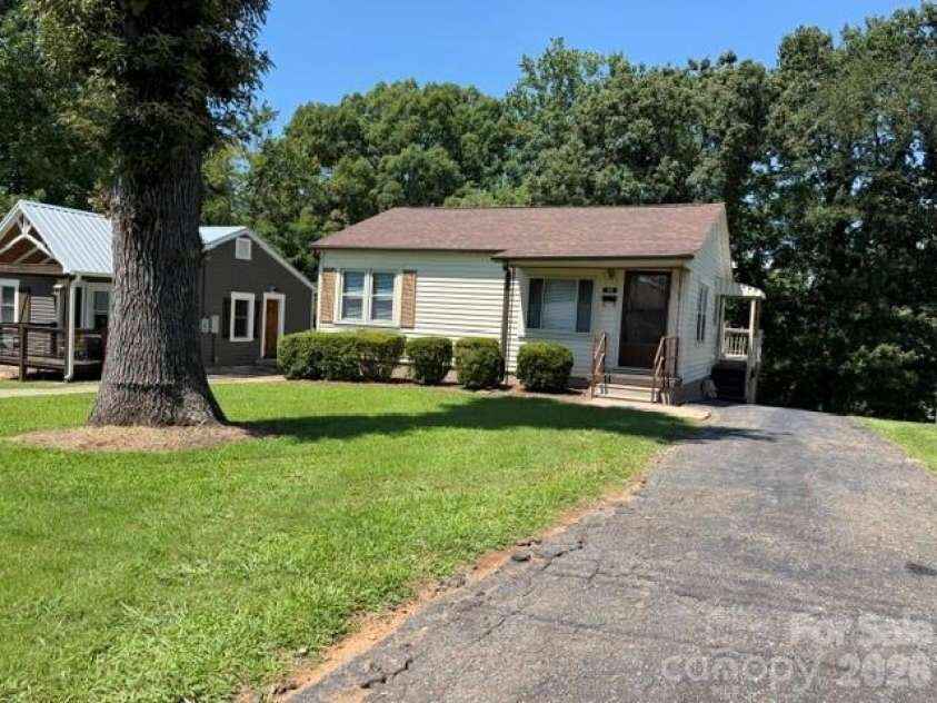 44 Ridgecrest Drive, Marion, NC 28752.  MLS# CAR4402036, YatesRealty ID 46899. 