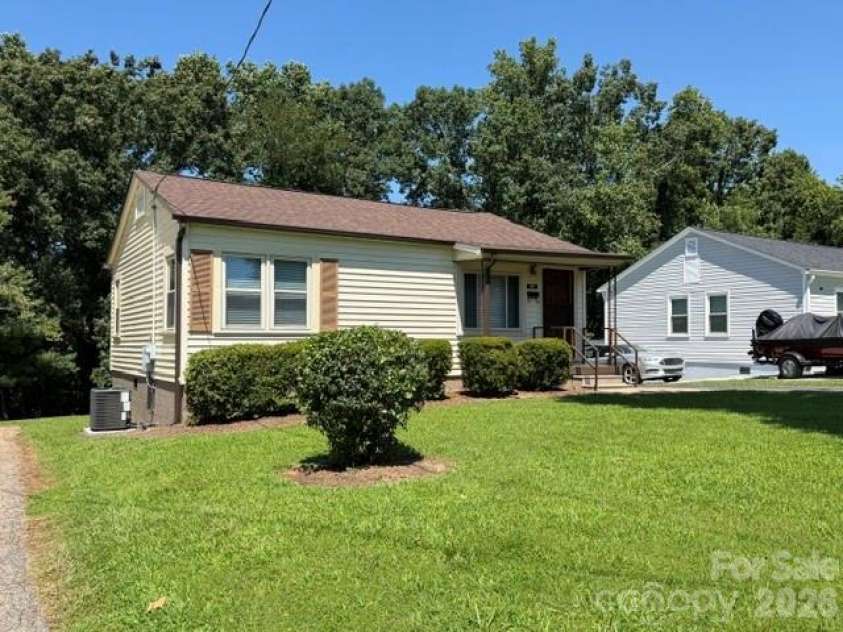 44 Ridgecrest Drive, Marion, NC 28752.  MLS# CAR4402036, YatesRealty ID 46899. 