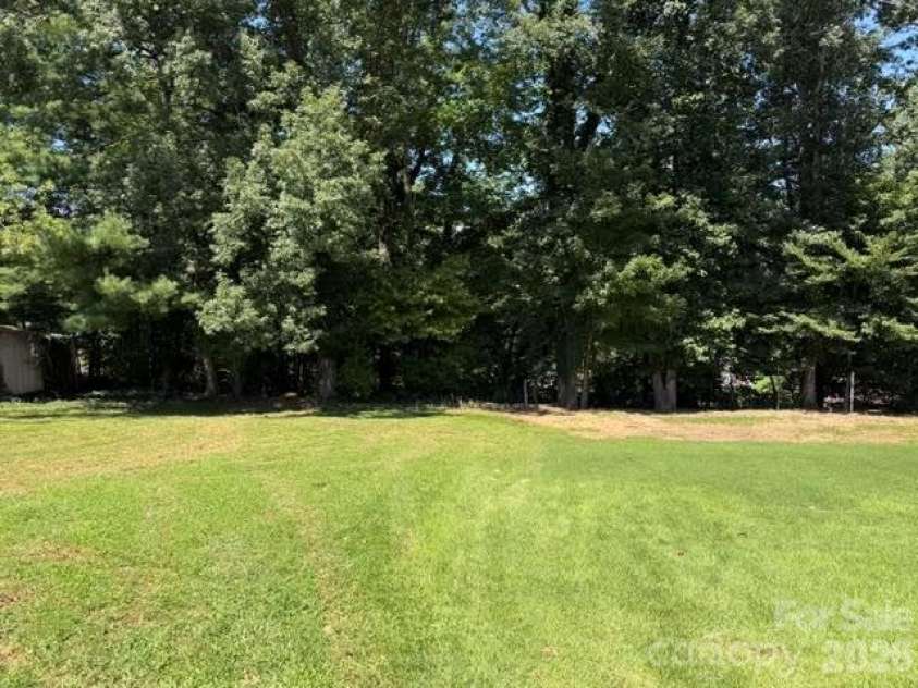 44 Ridgecrest Drive, Marion, NC 28752.  MLS# CAR4402036, YatesRealty ID 46899. 