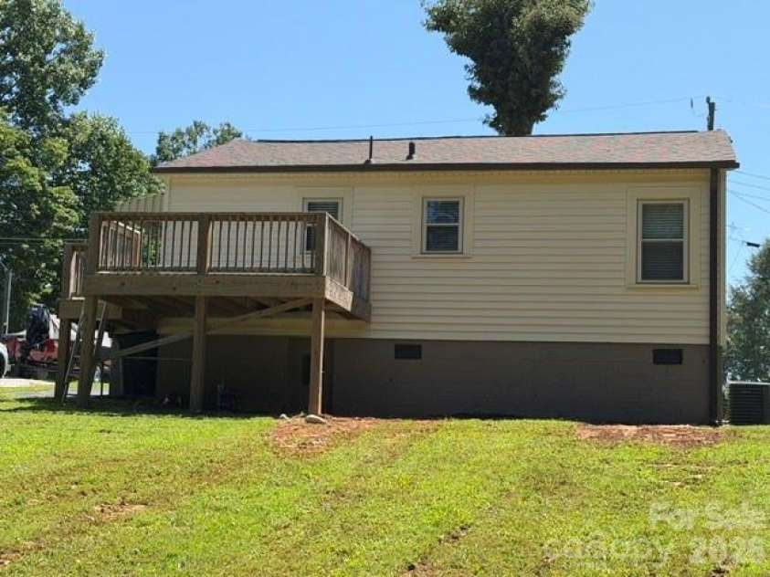 44 Ridgecrest Drive, Marion, NC 28752.  MLS# CAR4402036, YatesRealty ID 46899. 