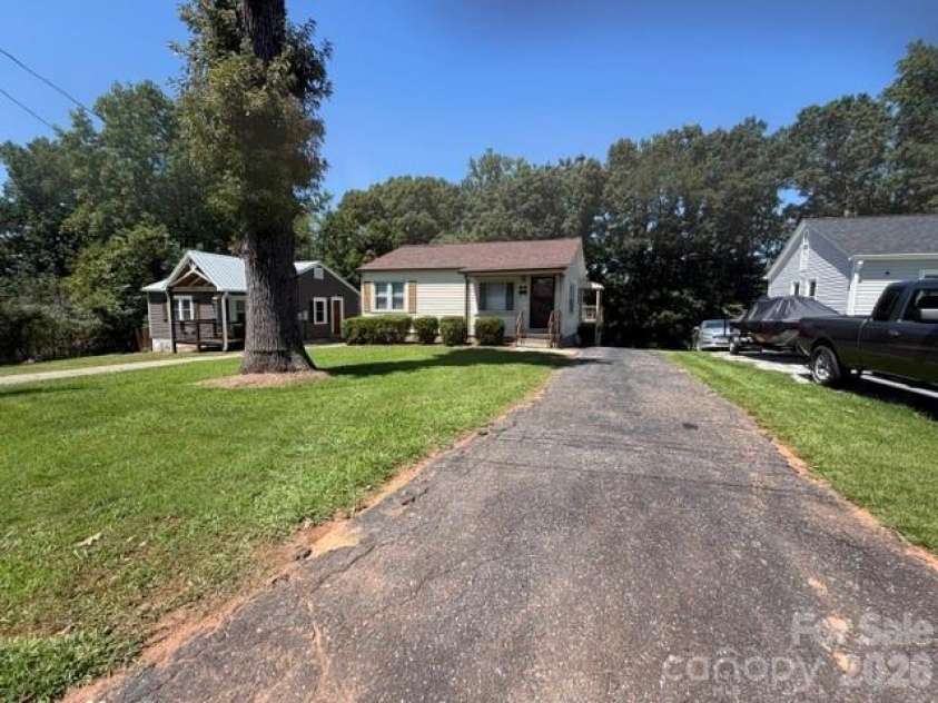44 Ridgecrest Drive, Marion, NC 28752.  MLS# CAR4402036, YatesRealty ID 46899. 
