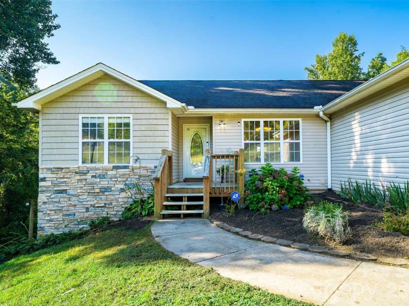 151 Willard Lane, Hendersonville, NC 28792.  MLS# CAR4281738, YatesRealty ID 4690. 