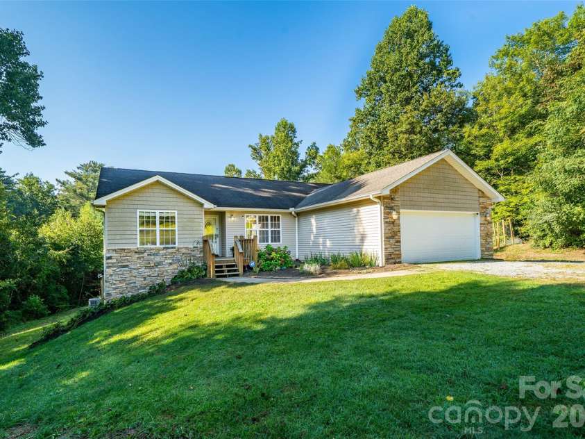 151 Willard Lane, Hendersonville, NC 28792.  MLS# CAR4281738, YatesRealty ID 4690. 