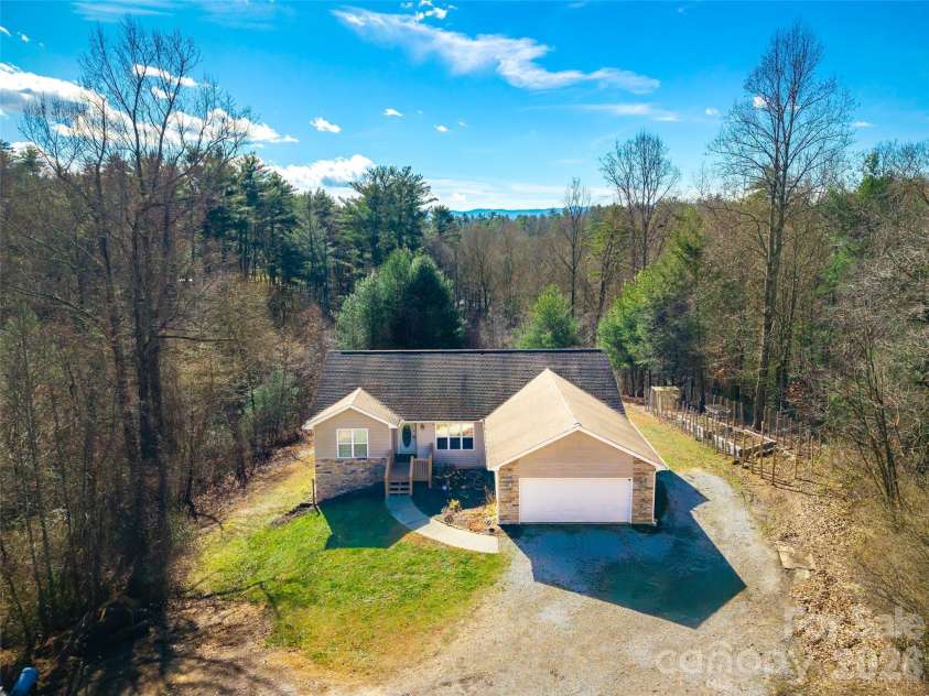 151 Willard Lane, Hendersonville, NC 28792.  MLS# CAR4281738, YatesRealty ID 4690. 