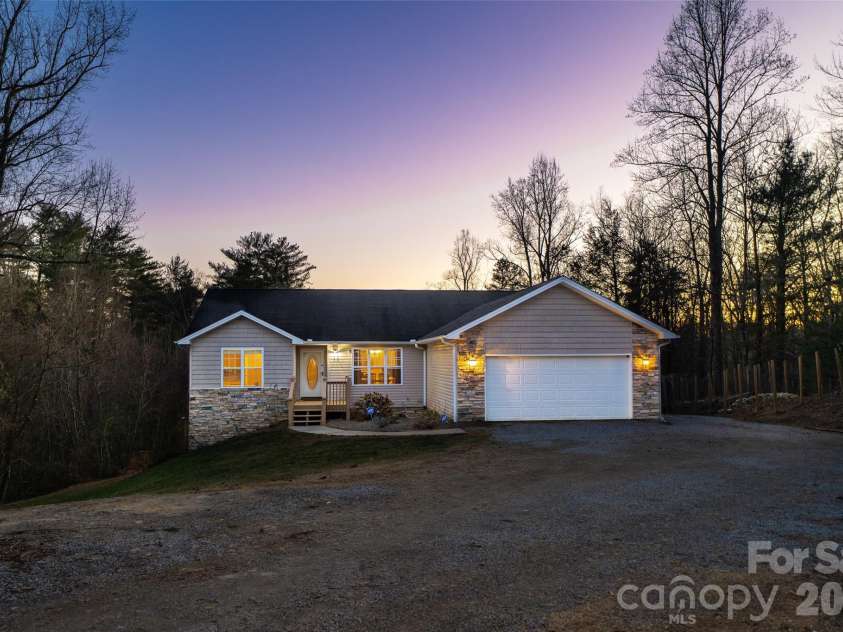 151 Willard Lane, Hendersonville, NC 28792.  MLS# CAR4281738, YatesRealty ID 4690. 