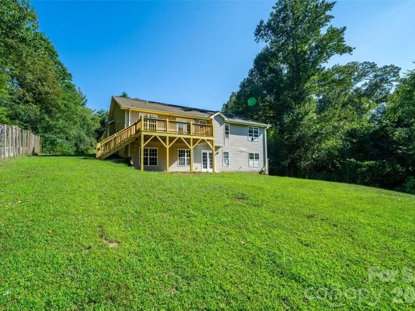 151 Willard Lane, Hendersonville, NC 28792.  MLS# CAR4281738, YatesRealty ID 4690. 