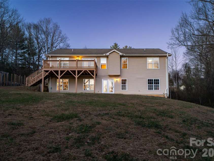 151 Willard Lane, Hendersonville, NC 28792.  MLS# CAR4281738, YatesRealty ID 4690. 