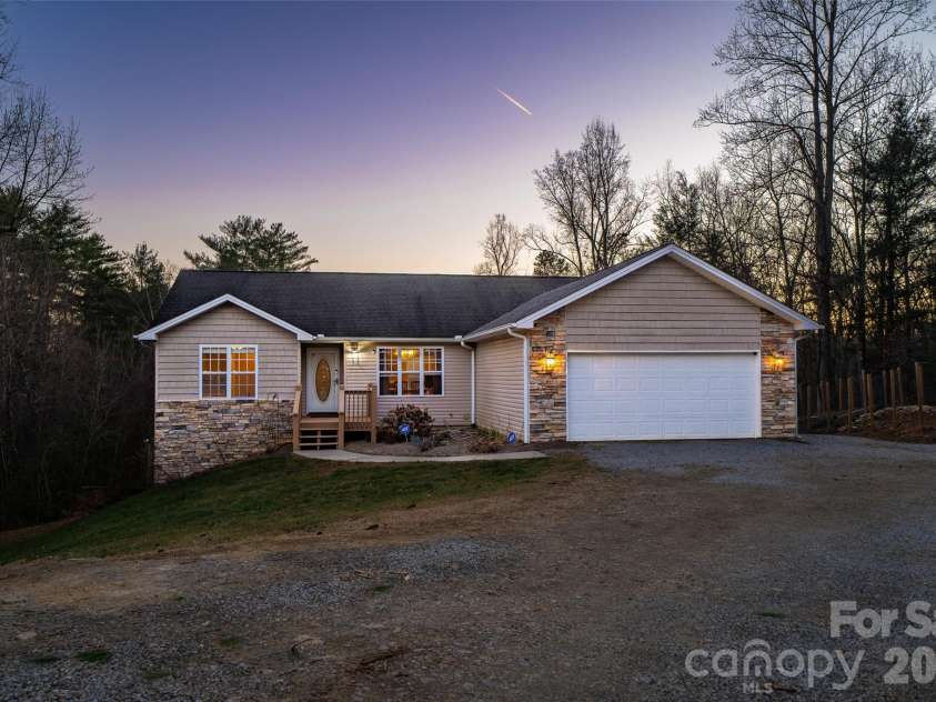 151 Willard Lane, Hendersonville, NC 28792.  MLS# CAR4281738, YatesRealty ID 4690. 