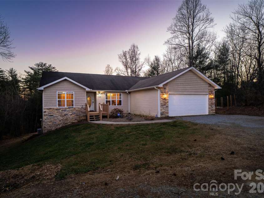 151 Willard Lane, Hendersonville, NC 28792.  MLS# CAR4281738, YatesRealty ID 4690. 